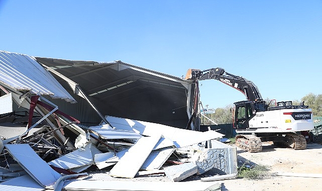 Nilüfer’de kaçak fabrika yıkıldı